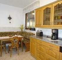 Gemütliche, helle 4-Zimmer-Wohnung mit Einbauküche in zentraler Lage von Auma zu vermieten - Auma-Weidatal