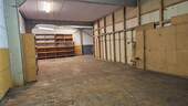 Teilansicht 2 Lagerfläche.jpg - Große Lagerhalle mit Büro in ruhiger Lage !