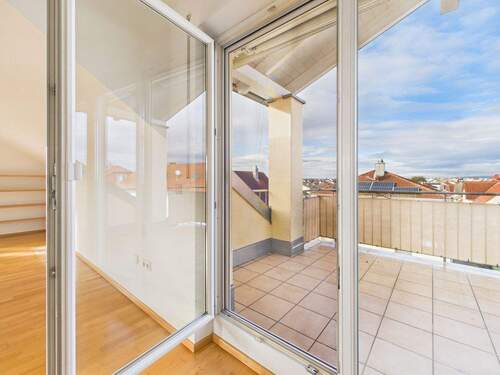 Balkonzugang mit Insektenschutzgitter (Schiebetür) - 