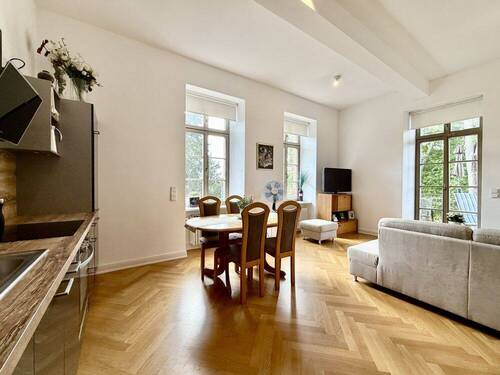 Wohn- und Essbereich I - +++ Helle Zweizimmer Wohnung im Sports & Coutry Club +++