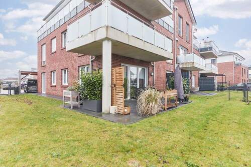 Blick vom Garten zum Haus - 