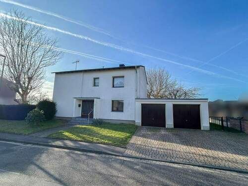 3 - 6 Zimmer Mehrfamilienhaus, Wohnhaus in Baesweiler / Loverich
