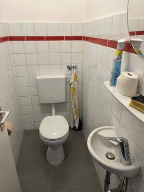 EG - Gäste-WC - Einfamilienhaus mit 160,00 m&sup2; in Nürnberg zum Kaufen