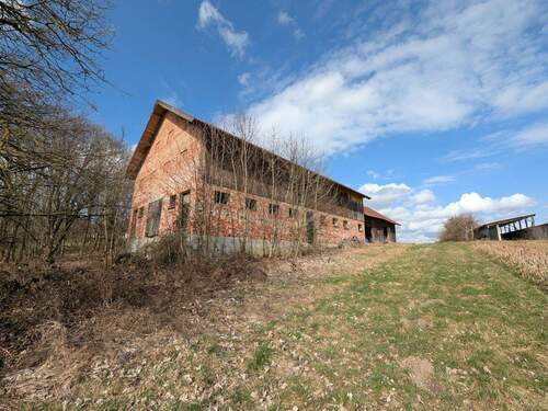 ehem. Stall - Bauernhaus, Landhaus mit 250,00 m&sup2; in Tann / Walburgskirchen zum Kaufen