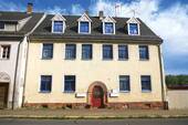 Frontansicht - 1 Zimmer Mehrfamilienhaus, Wohnhaus zum Kaufen in Geringswalde