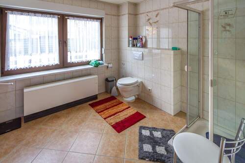 EG Modernes Duschbad mit WB und WC - 