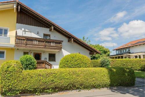 Außenansicht (2) - Fürstenzell: Vermietete Doppelhaushälfte, Baujahr 1988