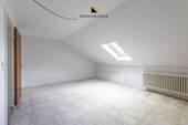 Zimmer im Dachgeschoss - 