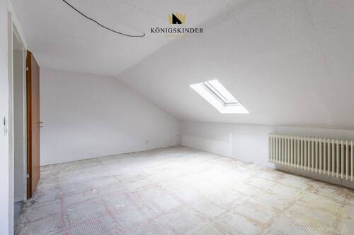 Zimmer im Dachgeschoss - 
