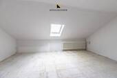 Zimmer im Dachgeschoss - 