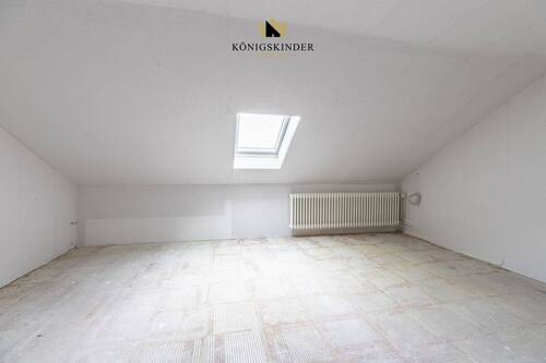 Zimmer im Dachgeschoss - 