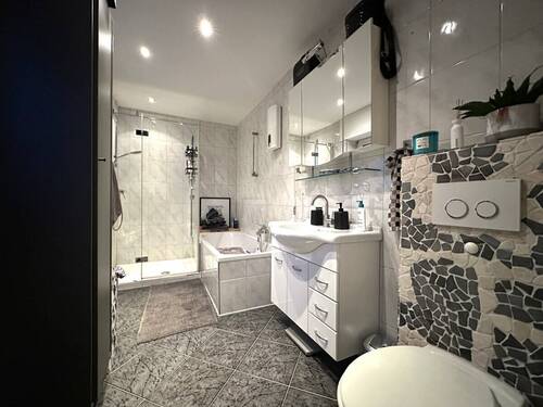 … moderne Wannen-Duschbad ... - 