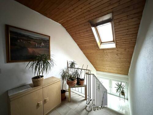 … DG-Wohnung links - 