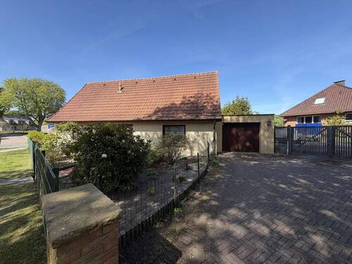Außenansicht - 2 Zimmer Einfamilienhaus zum Kaufen in Achim