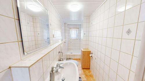 Badezimmer EG - Mehrfamilienhaus, Wohnhaus mit 210,00 m² in Würzburg zum Kaufen