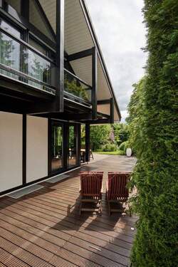 Blick Giebel - 9 Zimmer Einfamilienhaus zum Kaufen in Detmold