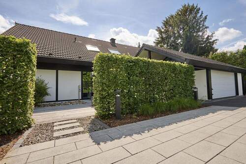 Fachwerkhaus Front - Einfamilienhaus mit 315,00 m² in Detmold zum Kaufen