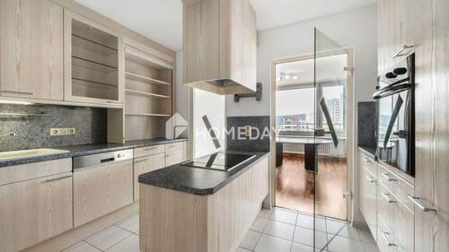 Küche 1 - 4 Zimmer Etagenwohnung zum Kaufen in Leonberg