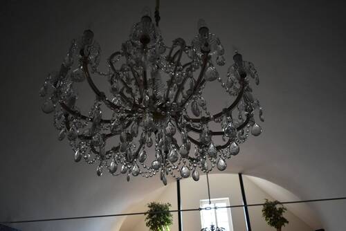 Kronleuchter im Saal - 