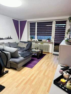 Wohnbereich mit Zugang Südwestbalkon ähnlich - Provisionsfrei! Freiwerdende und gepflegte 4-Zimmer-Wohnung mit schönem Südwestbalkon und ca. 100 qm in Nürnberg Katzwang