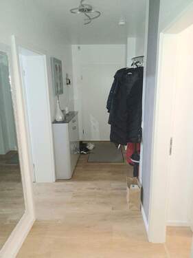 Einladender Flur und Garderobe ähnlich - 