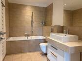 Badezimmer - Etagenwohnung mit 100,20 m&sup2; in Köln zur Miete