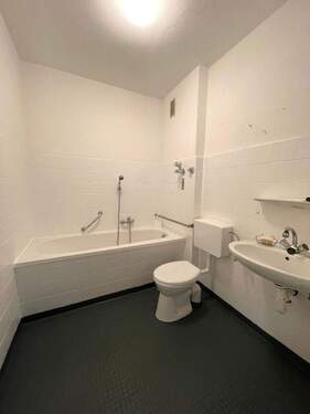 Badezimmer - Etagenwohnung mit 74,00 m&sup2; in Eisenberg zur Miete