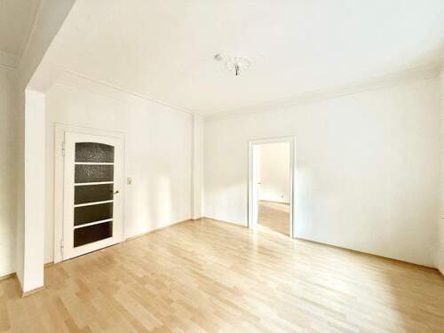 Offener Wohn- & Essbereich vor Renovierung - 3 Zimmer Terrassenwohnung in Nürnberg