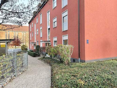 Hauseingang - ***AB SOFORT VERFÜGBAR*** TOP GEPFLEGTE 3 ZIMMER WOHNUNG MIT BALKON UND TG-STELLPLATZ