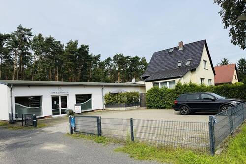 Gewerbeeinheit mit Parkplatz, Wohnung und EFH - 