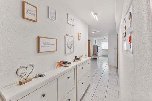 Flur - 3 Zimmer Etagenwohnung zum Kaufen in Bondorf