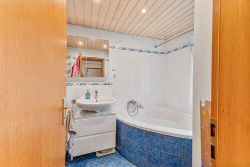 Bad - 3 Zimmer Etagenwohnung in Bondorf