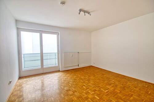 Wohnzimmer - 2 Zimmer Etagenwohnung zum Kaufen in Berlin