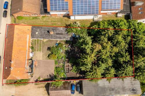 Luftbild - Wohn- und Geschäftshaus mit bester Sichtbarkeit in Bleckede