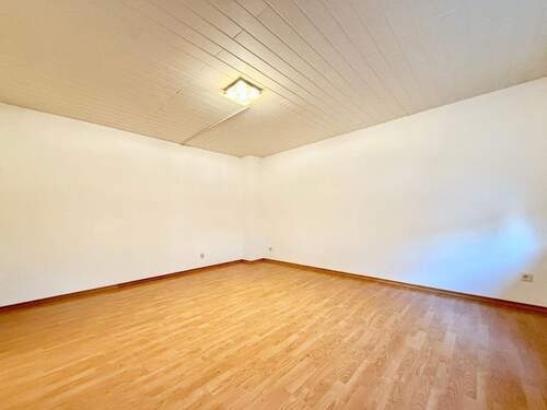 Viel Platz für Wohnen und Schlafen 1 - 1 Zimmer Einfamilienhaus zum Kaufen in Nürnberg