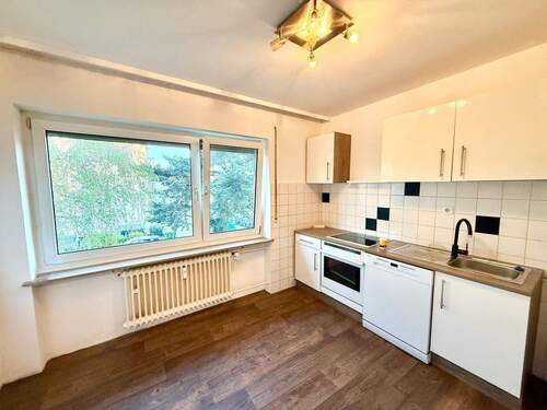 Geräumige Küche mit Platz für eine Essecke 1 - Einfamilienhaus in Nürnberg zum Kaufen