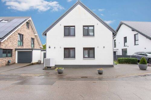 Hausvorderansicht - 5 Zimmer Einfamilienhaus in Grevenbroich / Barrenstein