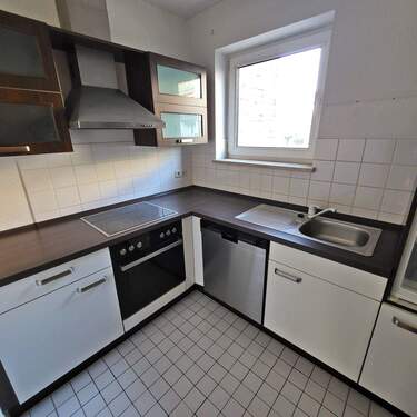 Küche mit Einbauküche - 