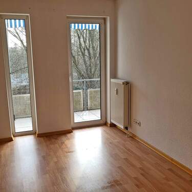 Schlafzimmer mit Austritt zum Balkon - 