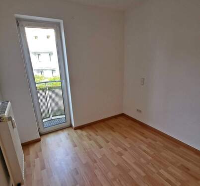 Kinderzimmer mit kleinem Austritt - 