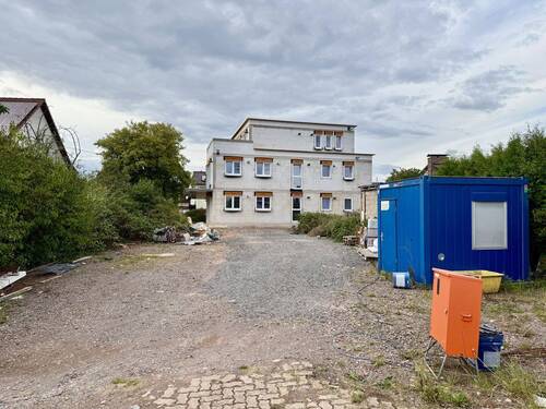 spätere Garagen- und Außenstellplätze - 