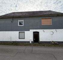 Zweifamilienhaus mit großem Grundstück und Entwicklungspotenzial in ruhiger Lage von Radevormwald