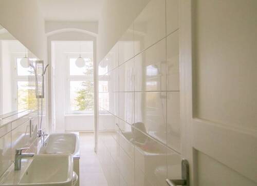 Wannenbad mit Fenster - 