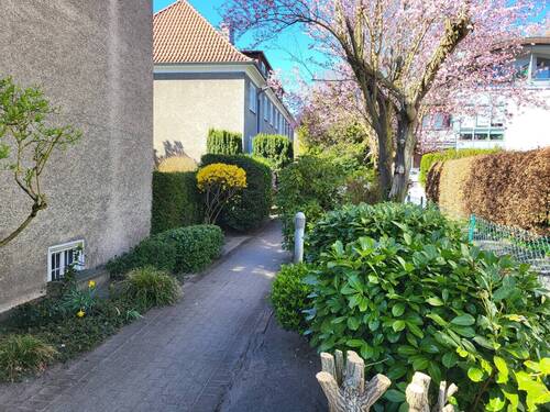 Hauszuwegung - Etagenwohnung mit 70,00 m&sup2; in Lübeck zur Miete