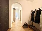 Einladender Flur und Garderobe ähnlich - 