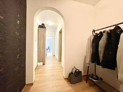 Einladender Flur und Garderobe ähnlich - 