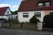 Straßenansicht - 3 Zimmer Doppelhaushälfte zum Kaufen in Riesa