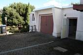 Garage und Nebengebäude - 