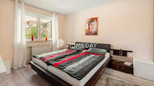 1. OG Schlafzimmer 1 - 