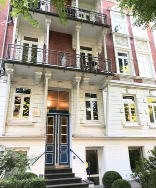 Außenfassade - Stilvolle Altbauwohnung am Hamburger Generalsviertel - Mitten in Eimsbüttel